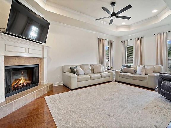 5th image of 970 Weatherby St S