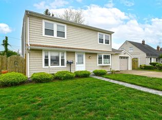 152 Haven Ln, Levittown, NY 11756