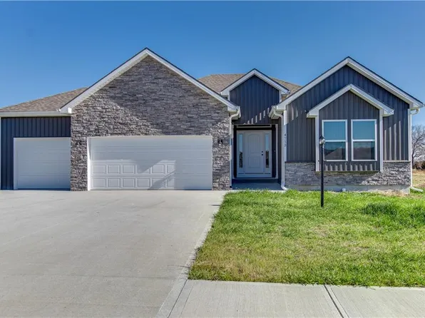 4713 Woodland Shores Dr, Saint Joseph, MO 64505