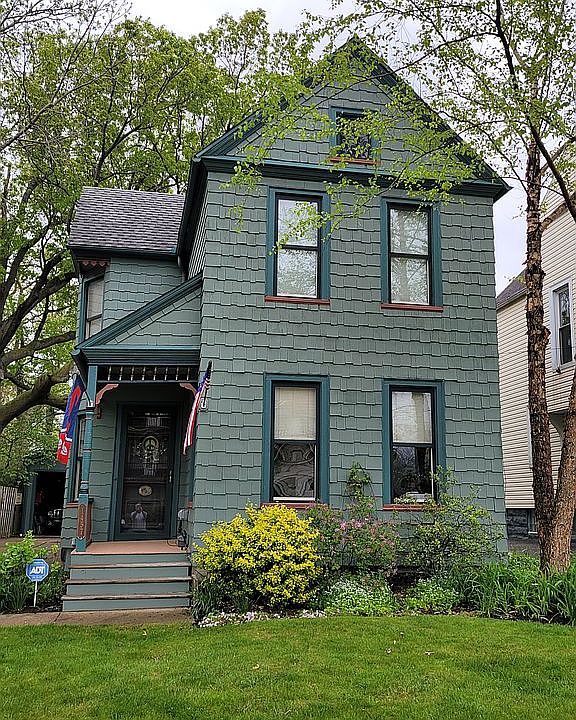1st image of 1457 W 110th St