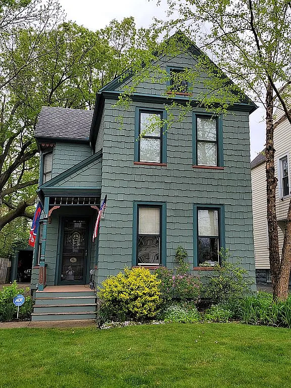 1457 W 110th St photo 1