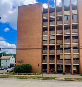 1326 6th Ave APT 402, Beaver Falls, PA, 15010