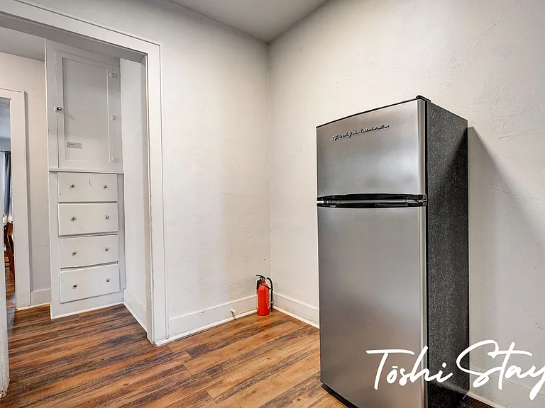 120 NW 31st St #B — Photo 9