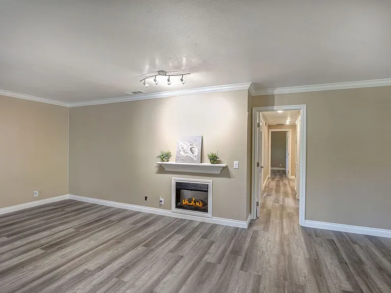 6830 Rosemead Blvd — Photo 16