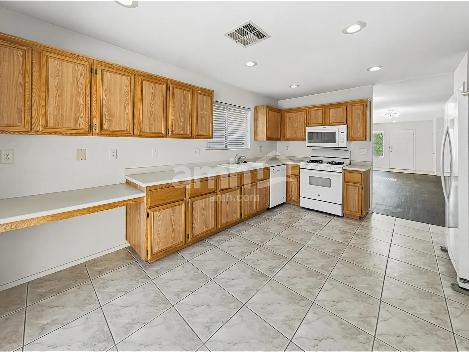 3 bed, 2.0 bath, 1240 sqft, $1,995 — Photo 3