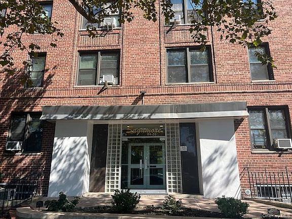 2nd image of 84-31 Van Wyck Expy APT 1M