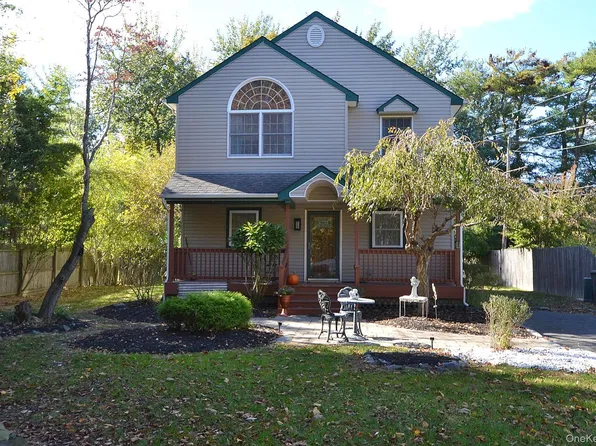386 Grove Avenue, Patchogue, NY 11772