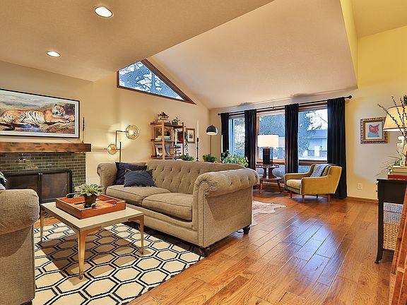 3rd image of 1006 Monroe St