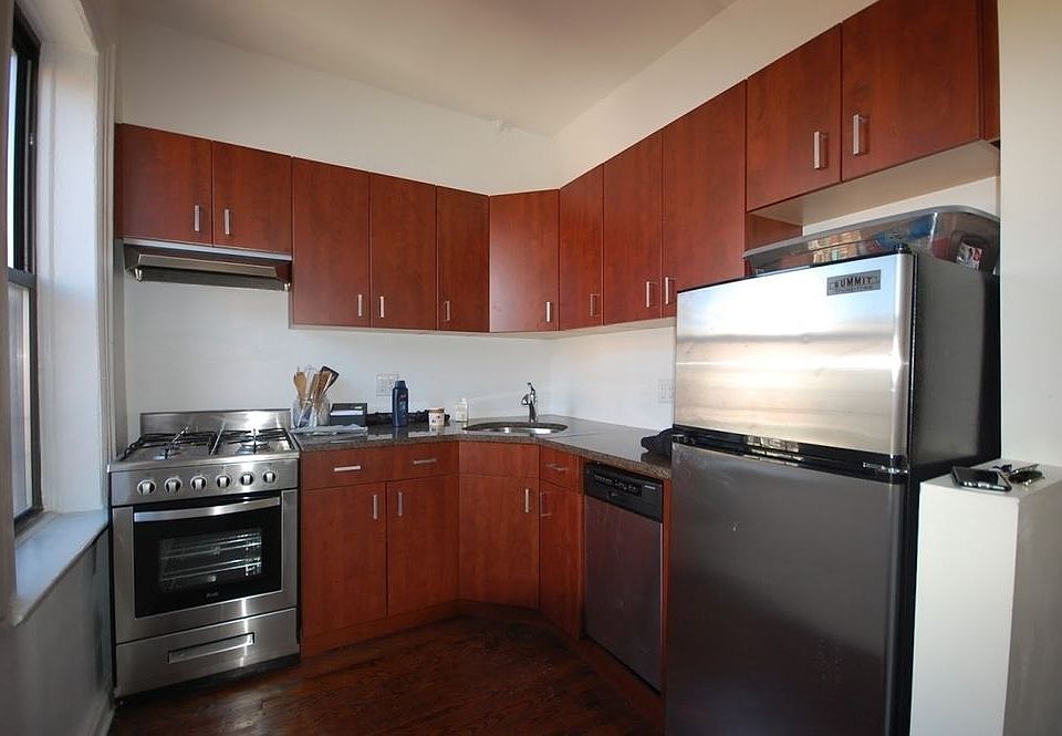 2nd image of 98 Macdougal St APT 5A