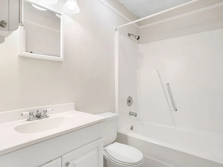 1 Cambridge Ct — Photo 24