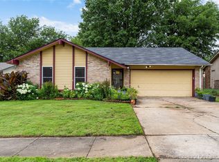 4504 S Cedar Ave, Broken Arrow, OK 74011