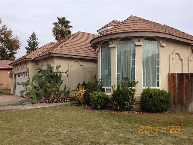 386 S Lotas St photo 1
