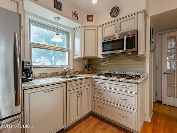 5th image of 4136 N Plainfield Ave