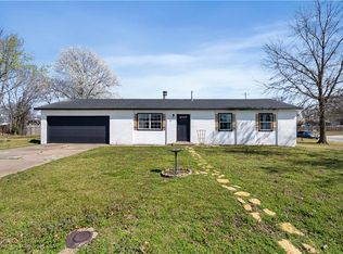401 N Edgewood Dr, Coffeyville, KS 67337