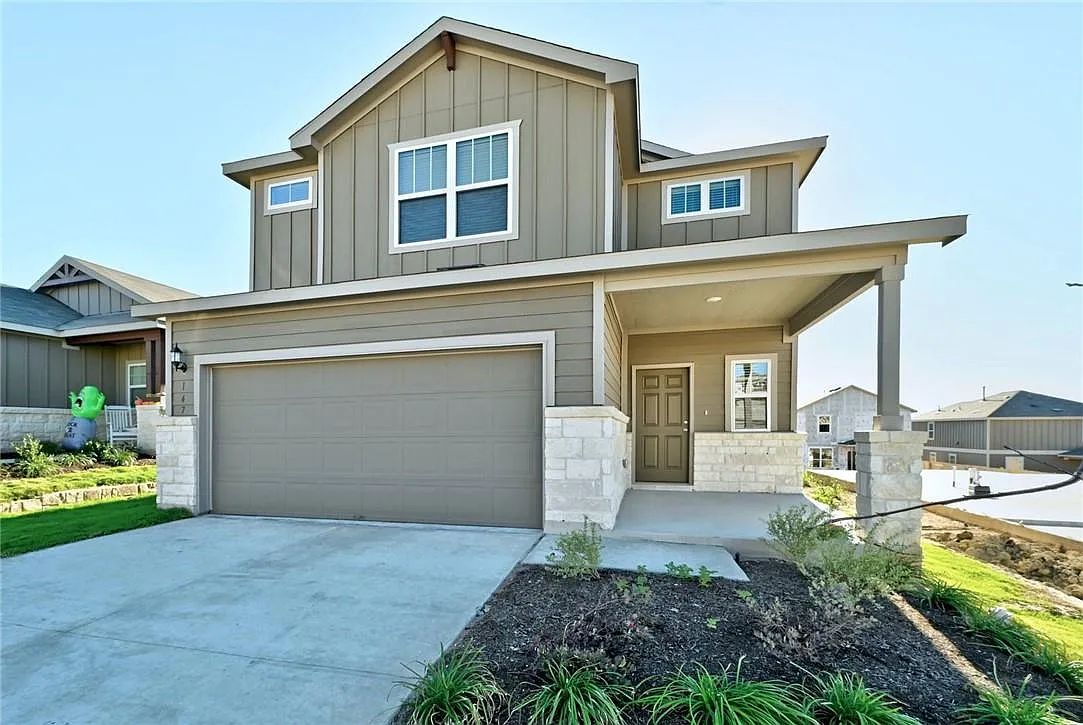 4 bed, 3.0 bath, 2034 sqft, $2,300 — Photo 1