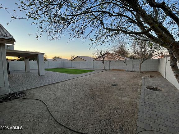 4th image of 1102 W BURGESS Lane