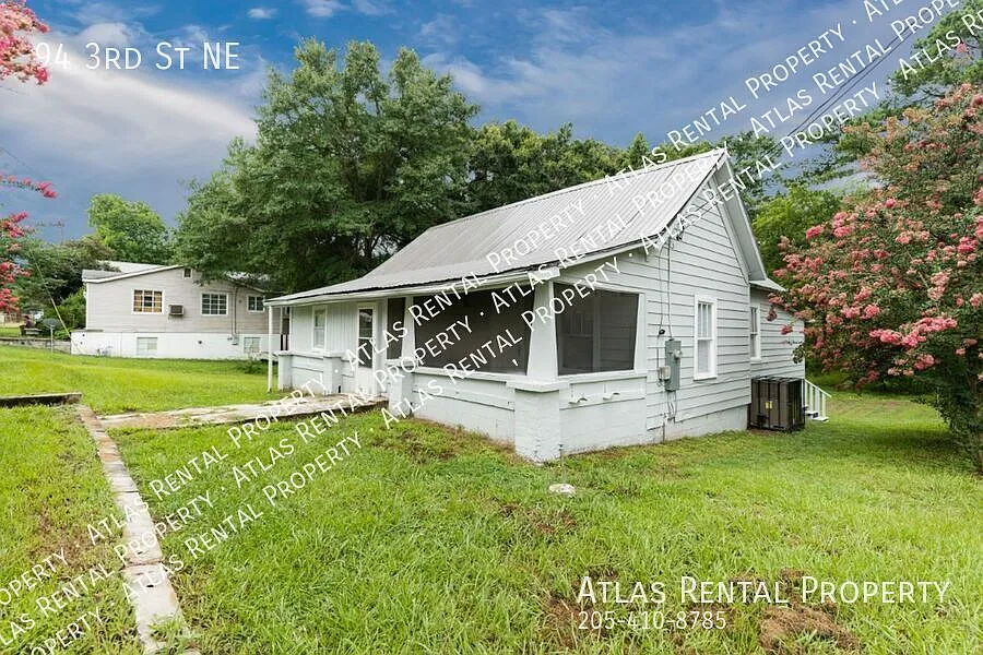 Pet-Friendly 3BR Home with Granite Counters — Photo 2