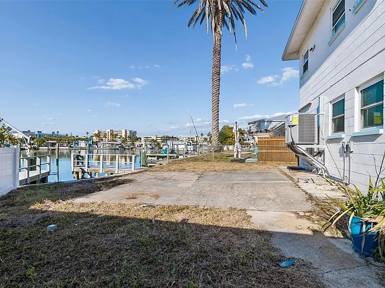 14919 N Bayshore Dr #1 — Photo 31