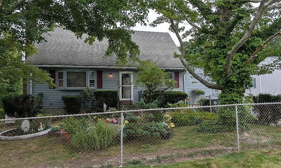 1st image of 7 Charlotte Dr