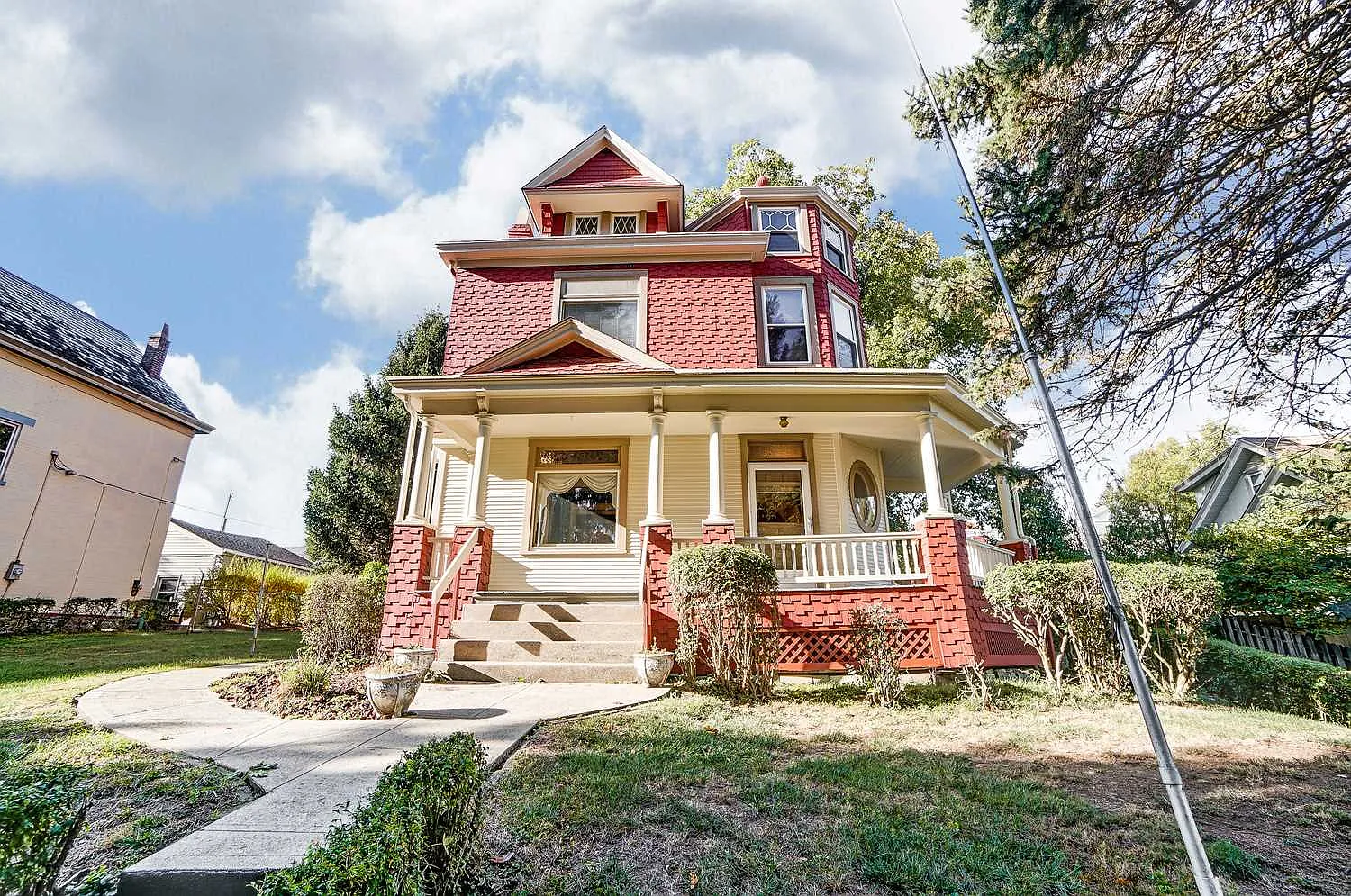 212 Ridgeway Ave photo 1