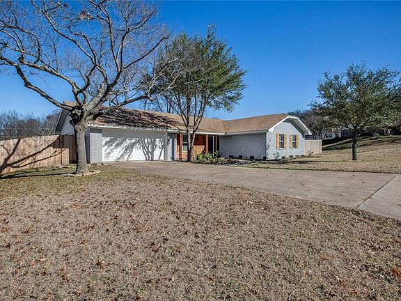 4th image of 1301 Western Oaks Dr