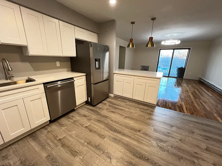 581 Crown St #53 — Photo 7