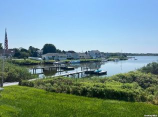 2 Little Neck Rd, Southampton, NY 11968