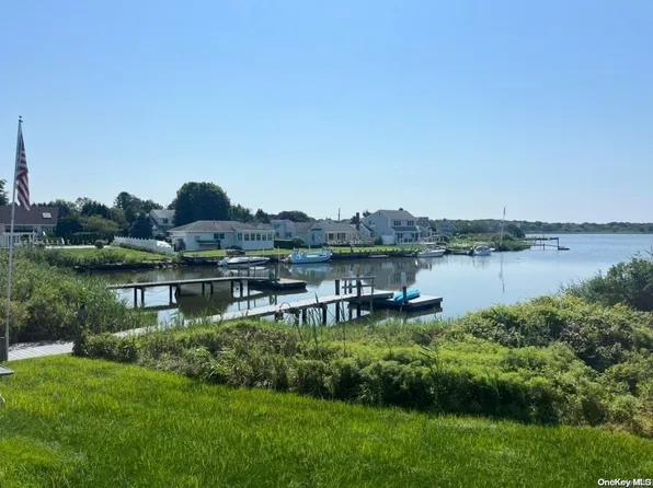 2 Little Neck Road, Southampton, NY 11968