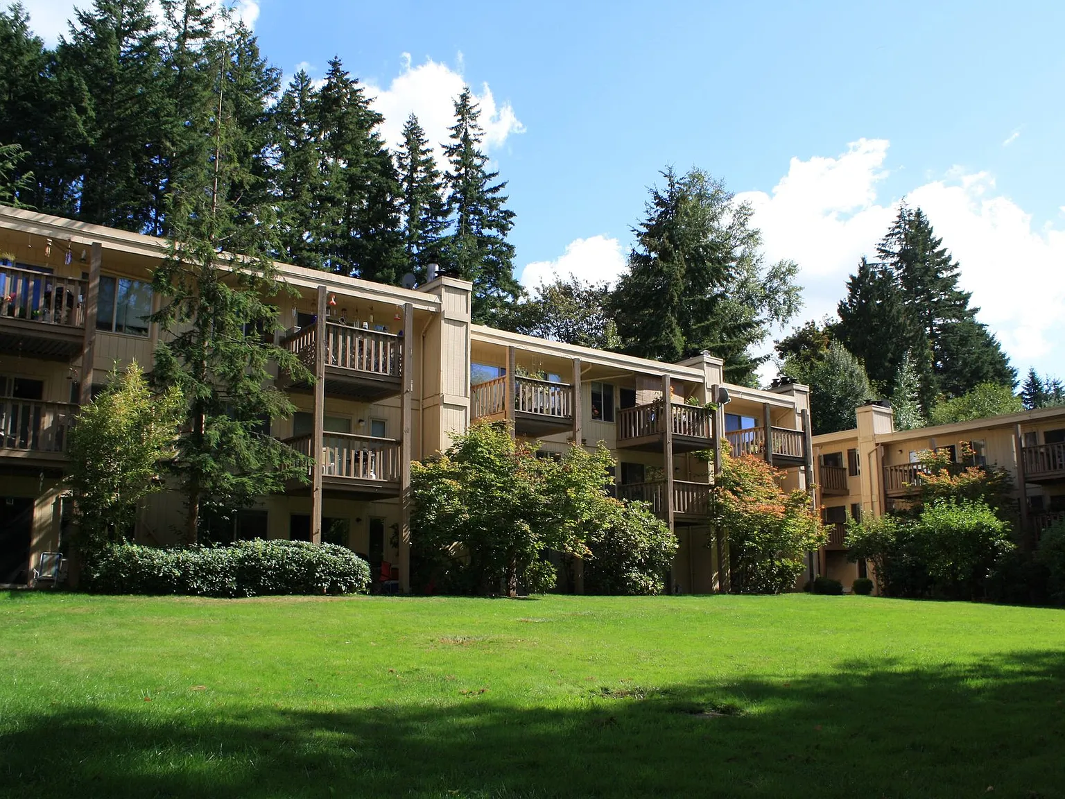 Willow Creek Apartments — Photo 2