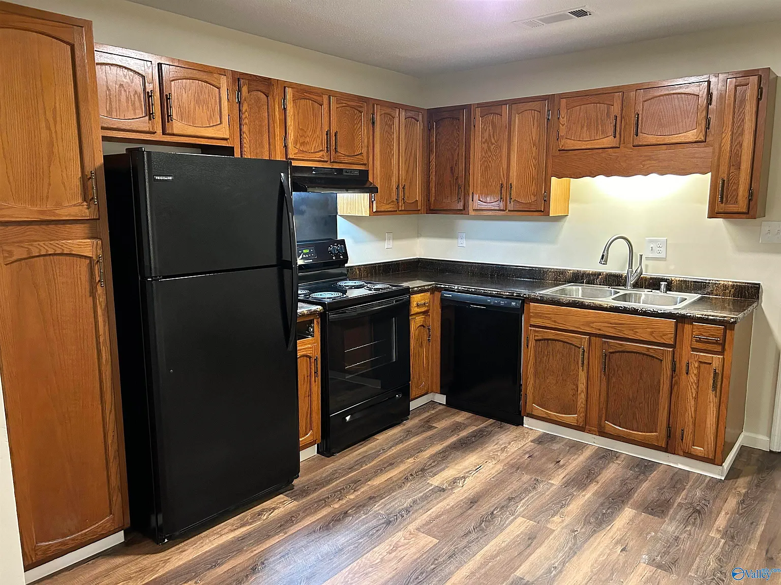 2 bed, 1.0 bath, 900 sqft, $875 — Photo 1