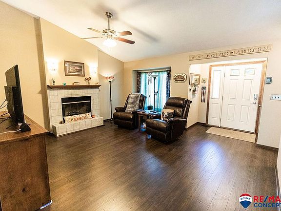 5th image of 815 Lakeview Dr