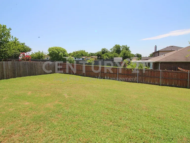 321 Briar Oaks Dr — Photo 18