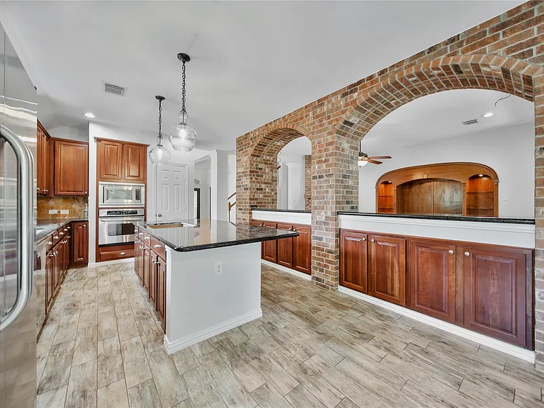 14 Beauty Bower Pl — Photo 18