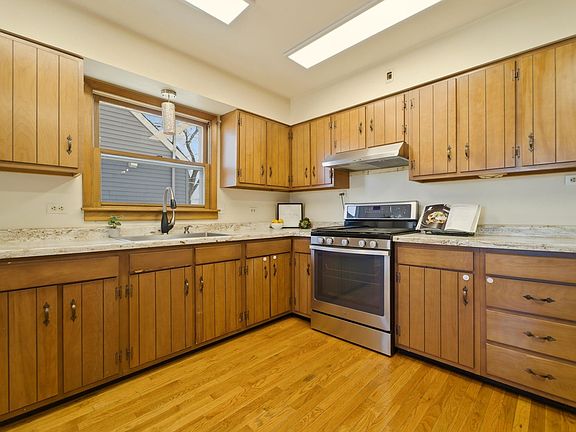 4th image of 3504 Garfield Ave