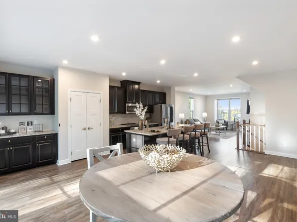 160 Nathan Dr, Riverton, NJ 08077