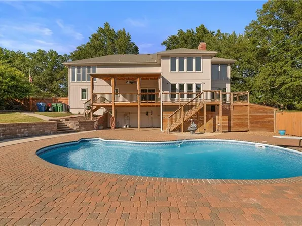 4104 SW Hickory Ln, Blue Springs, MO 64015