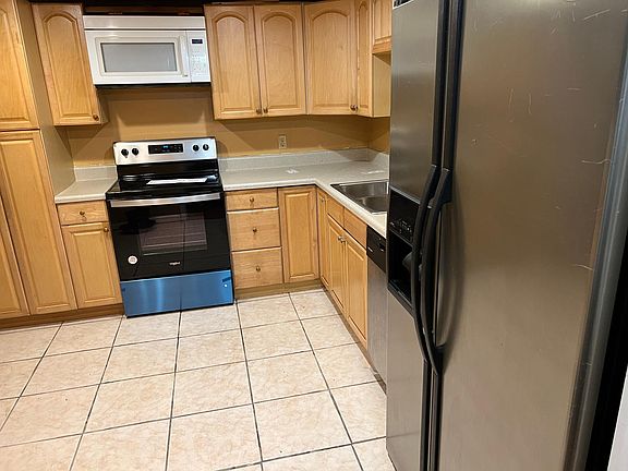 4th image of 4062 Inverrary Dr #10C