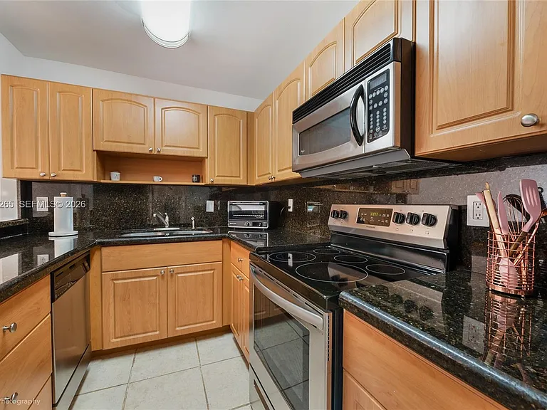 9301 SW 92nd Ave #A304 — Photo 3