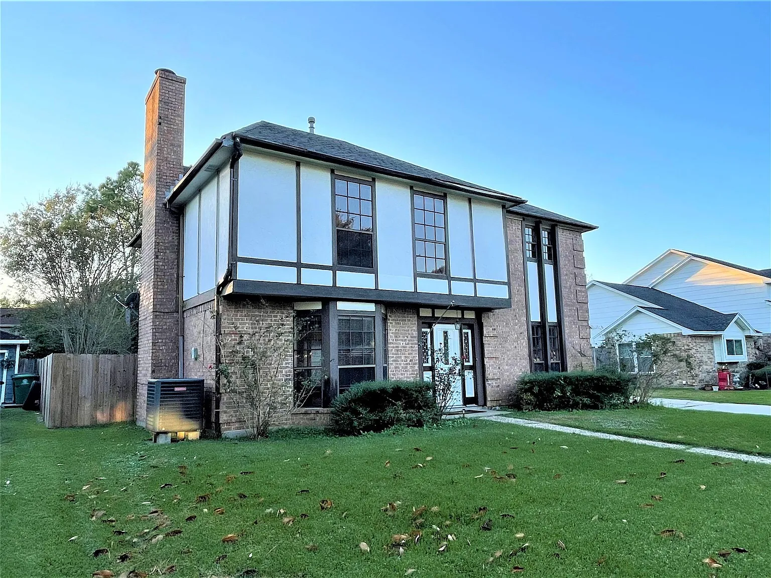 4 bed, 2.5 bath, 2086 sqft, $2,200 — Photo 3