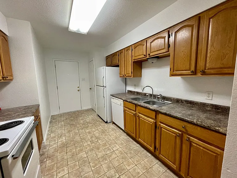 Alpine Circle Apartments — Photo 6