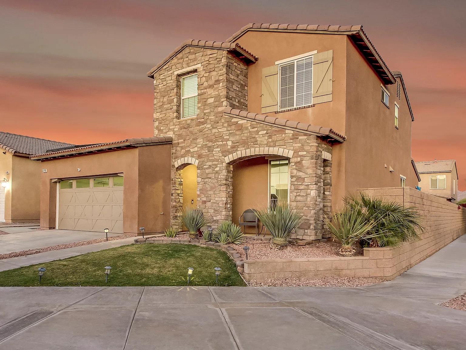 5 bed, 2369 sqft, $4,400 — Photo 4