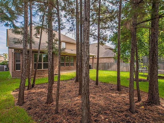 3rd image of 31 Whispering Thicket Pl