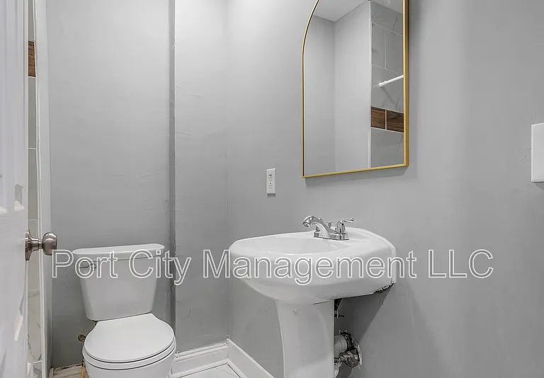 1334 N Luzerne Ave — Photo 13