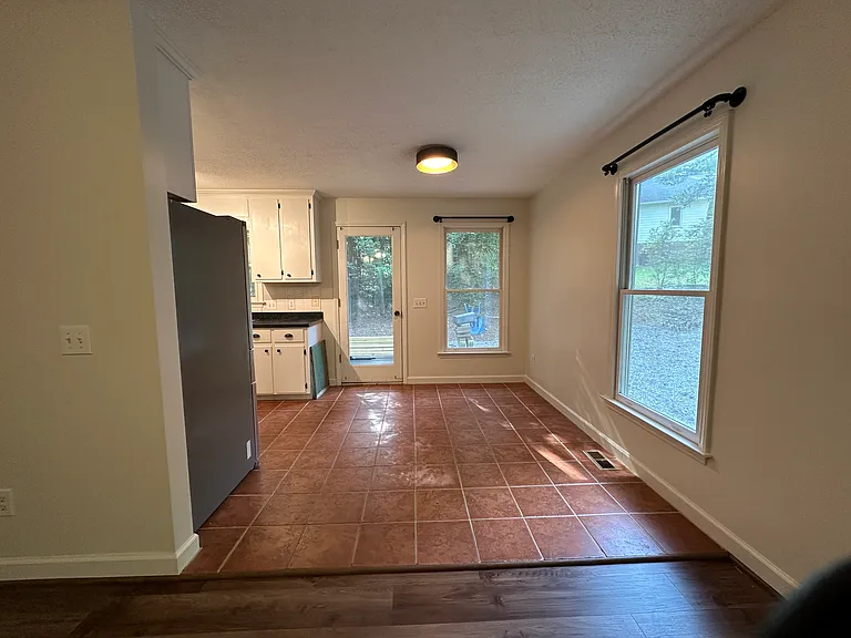 eat in kitchen off of living room