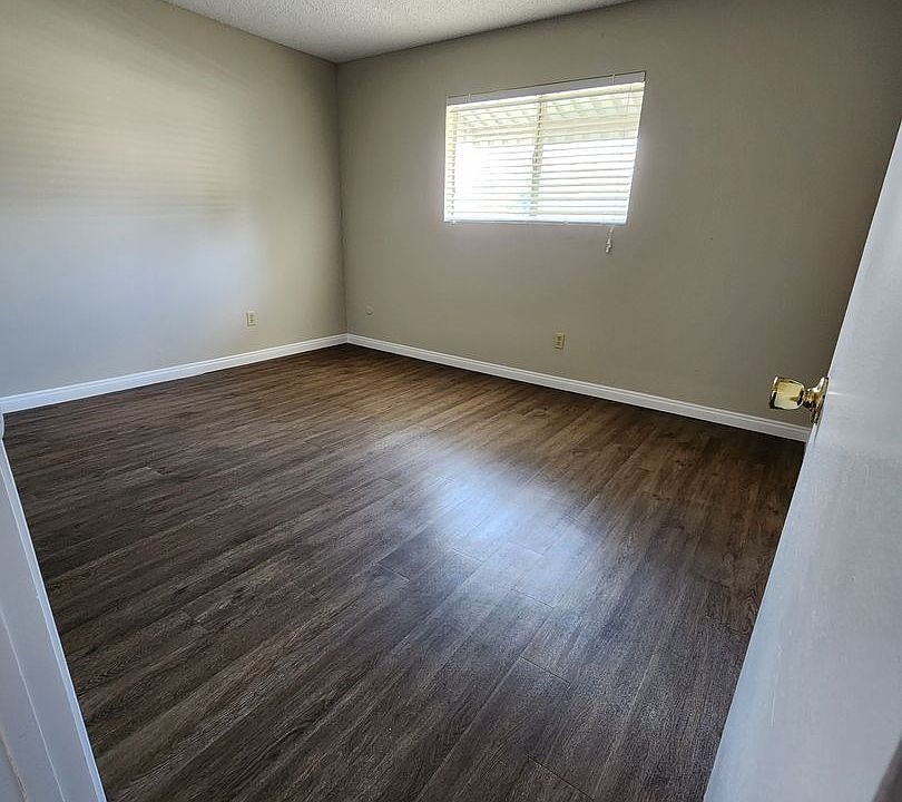 1st image of 1076 S Magnolia Ave APT 17
