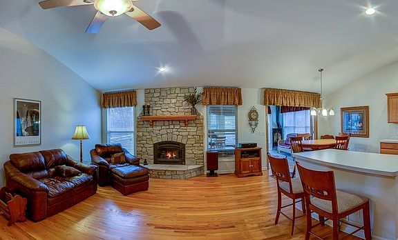 3rd image of 613 Yorkshire Dr