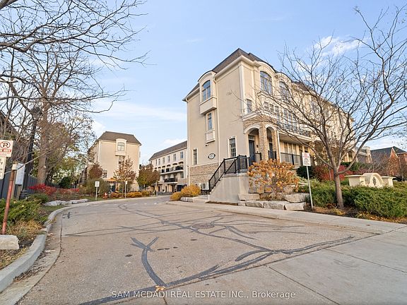 2nd image of 3083 Cawthra Rd #23