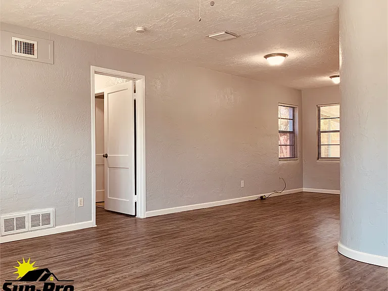 366 Golf Blvd — Photo 4