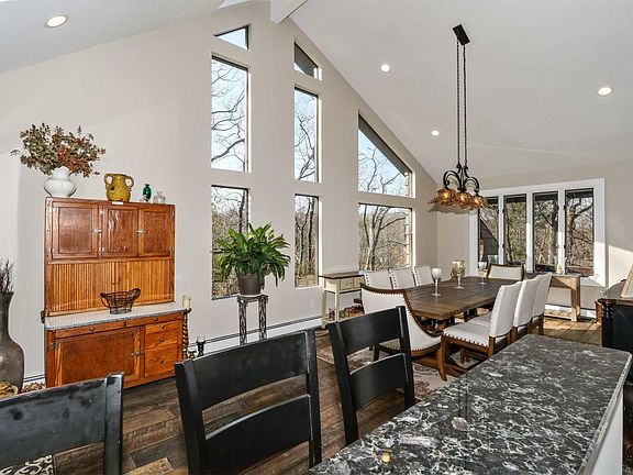 4th image of 5 Beacon Hill Dr