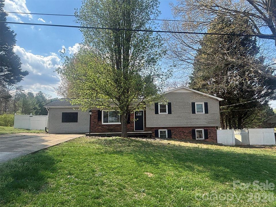 1st image of 2618 32nd Ave NE